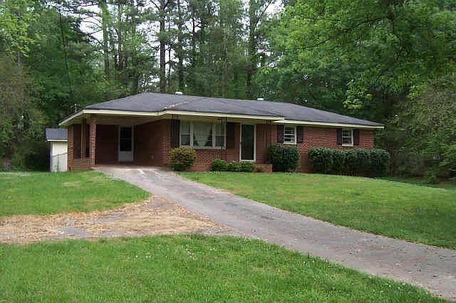 Large lot, New Carpet!