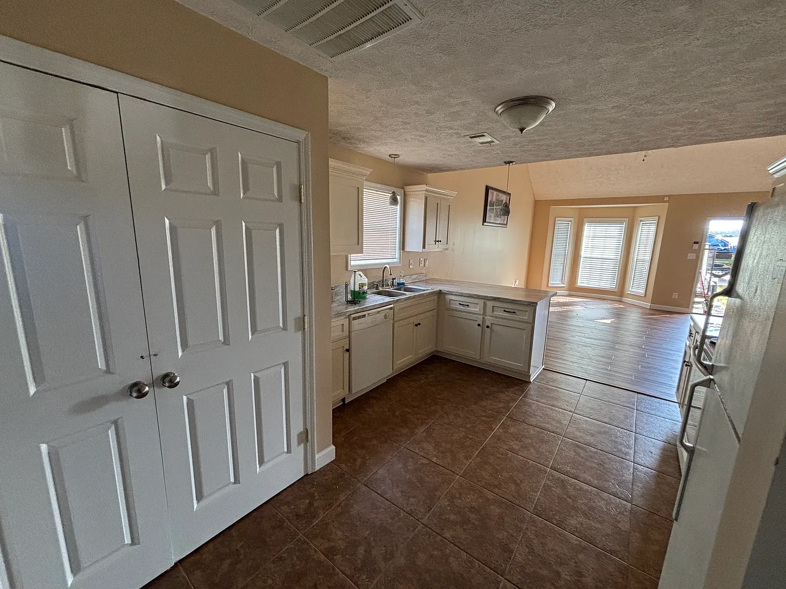 3 bed, 1266 sqft, $1,400 — Photo 3