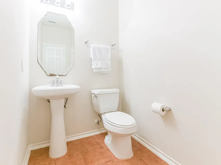5418 Lilac Grove Ln — Photo 10