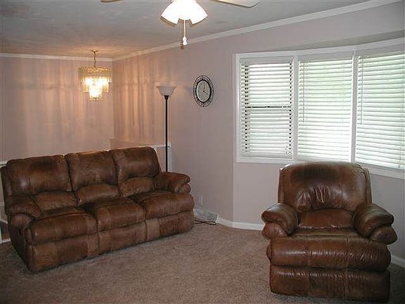 3rd image of 5235 Southern Manor Dr