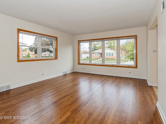 4th image of 2122 Boeger Ave