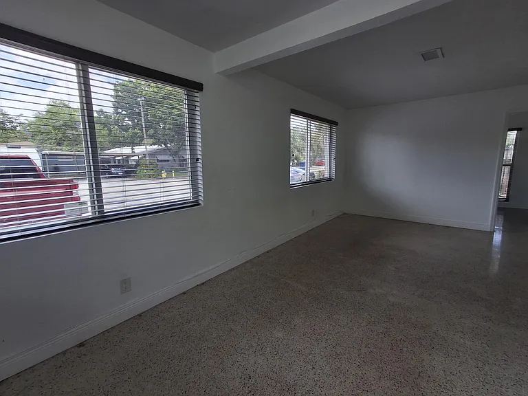 1624 NE 25th St #1624 — Photo 9