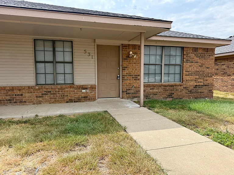 531 N Meredith Ave — Photo 1