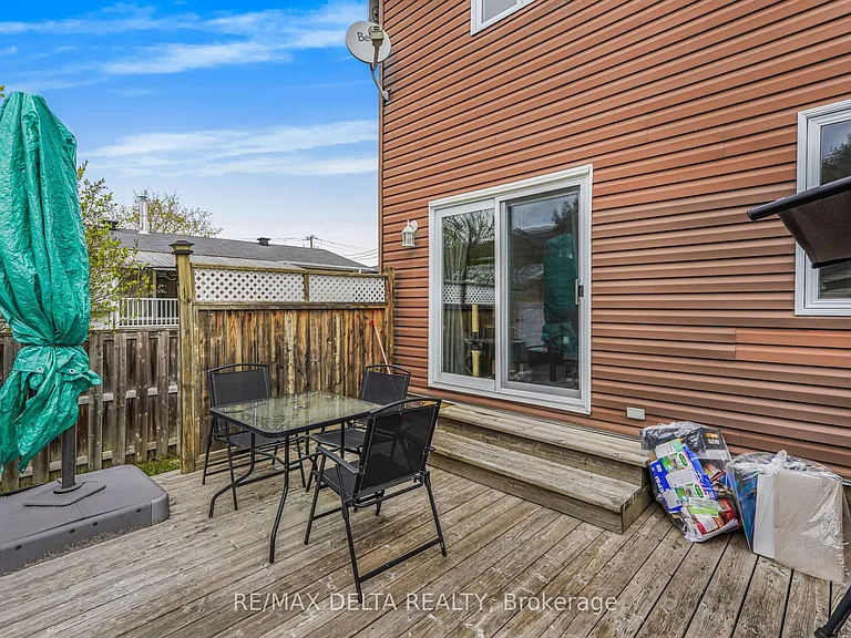 786 Lawrence St — Photo 18