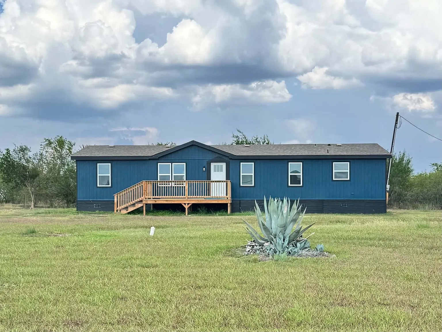 3 bed, 1680 sqft, $1,950 — Photo 1