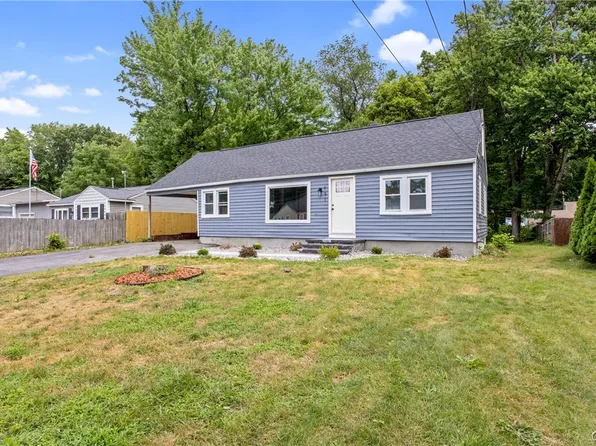 131 Ford Dr, North Syracuse, NY 13212