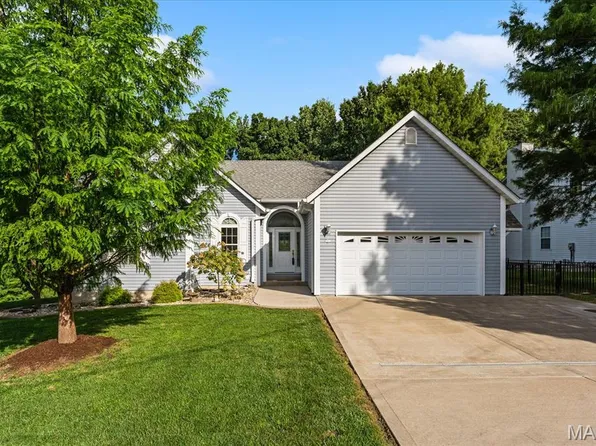 841 E Lake Dr, Edwardsville, IL 62025