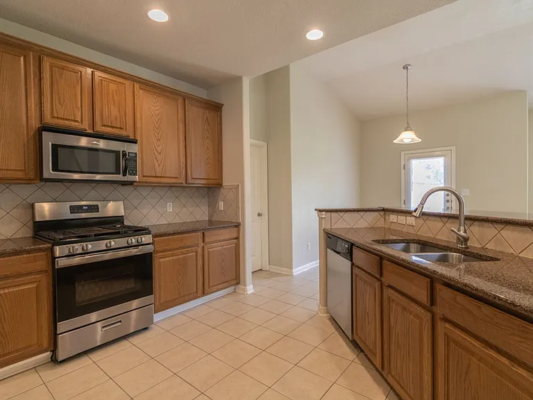 18601 Derby Hill Ln — Photo 6