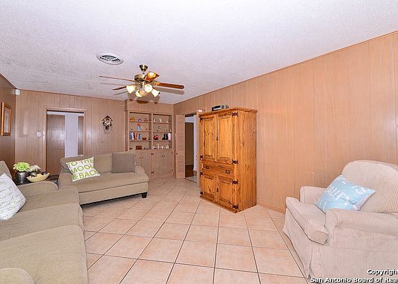 3rd image of 3715 Oak Trail Dr