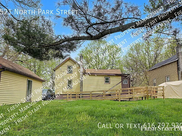 1521 N Park St — Photo 3