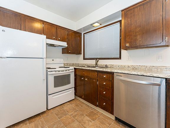 3rd image of 7522 SE Steele St #7526