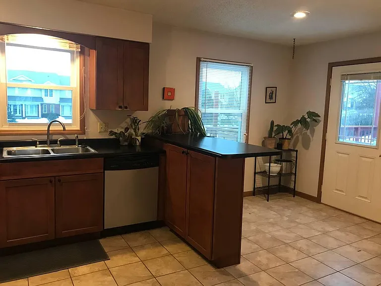 1351 Dolen Pl — Photo 6