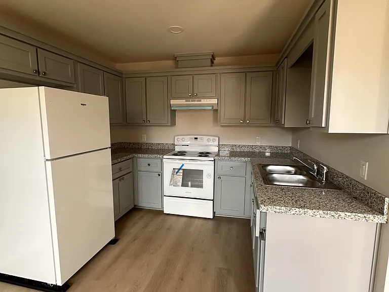 604 S 16th St #5 — Photo 5