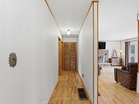 3rd image of 301 Hybla Rd