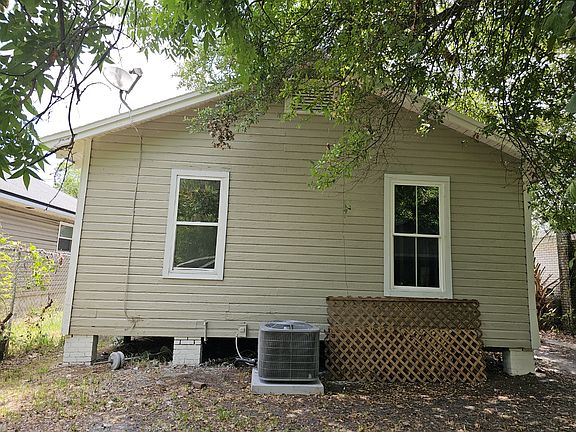 5th image of 1018 Tyler St
