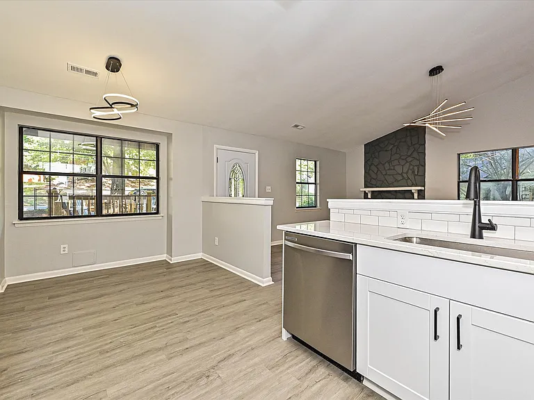 633 Pennwood Ln — Photo 6