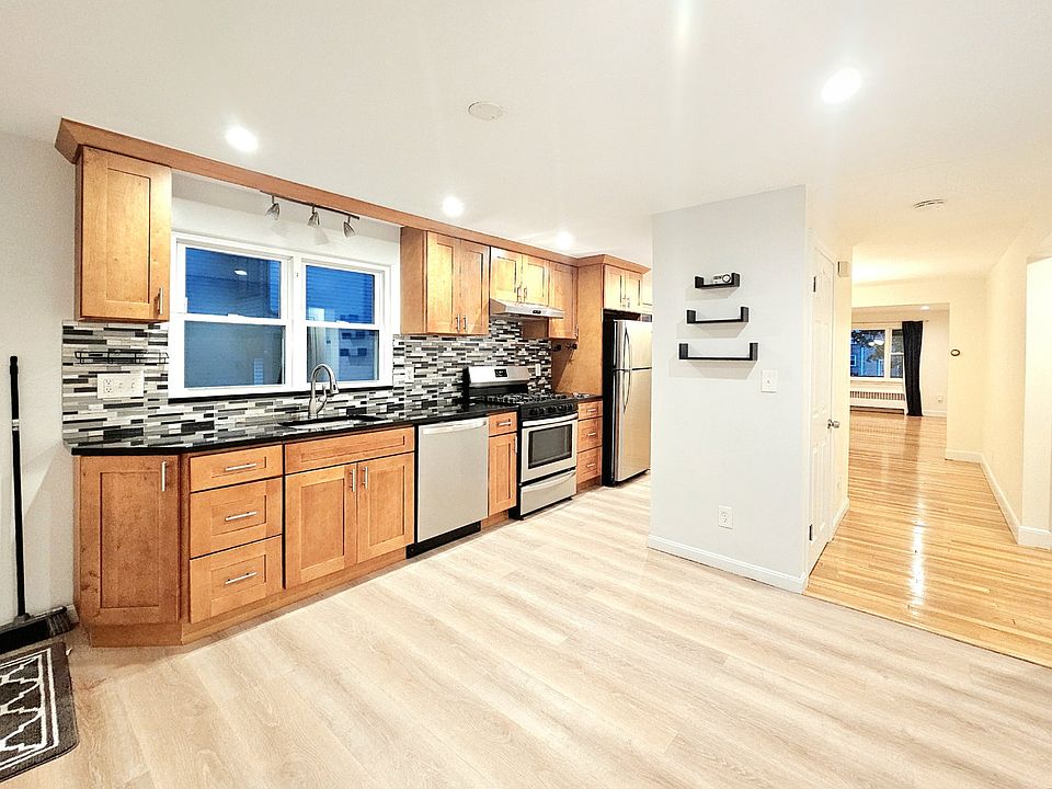 1st image of 14 Louise Rd #14