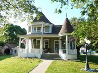 100 W 1st Ave, Flandreau, SD 57028