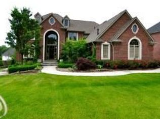 1114 Silver Creek Ct, Rochester Hills, MI 48306