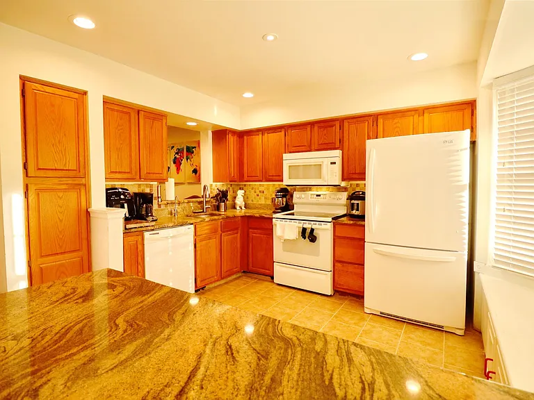 21763 Leatherleaf Cir — Photo 6