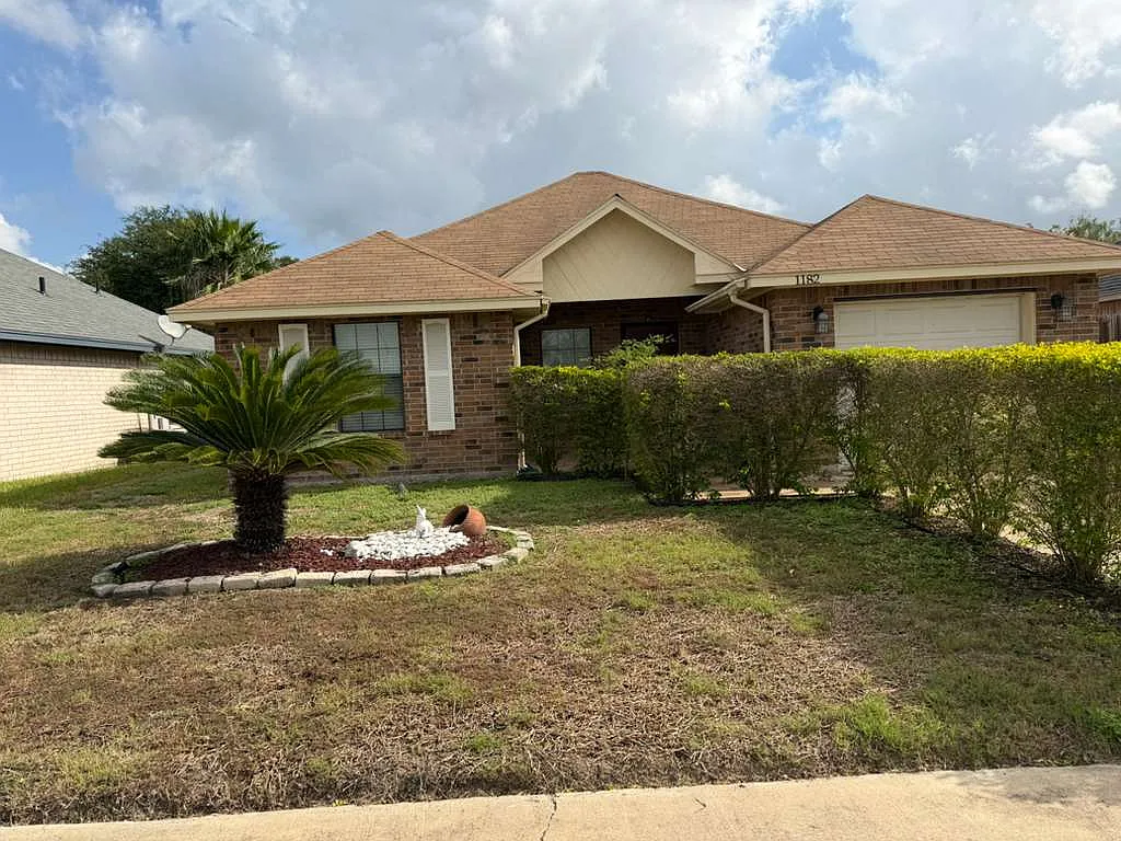 3 bed, 1500 sqft, $1,680 — Photo 1