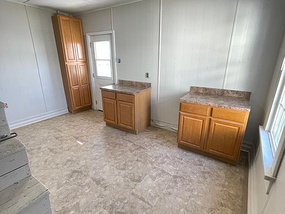 4th image of 2160 Main St