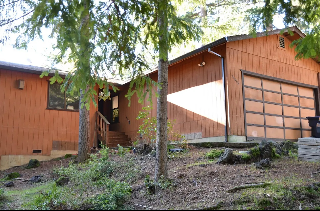 24066 Tulip Dr — Photo 2