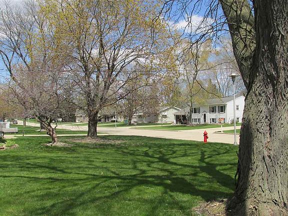 2nd image of 1112 E Circle Dr