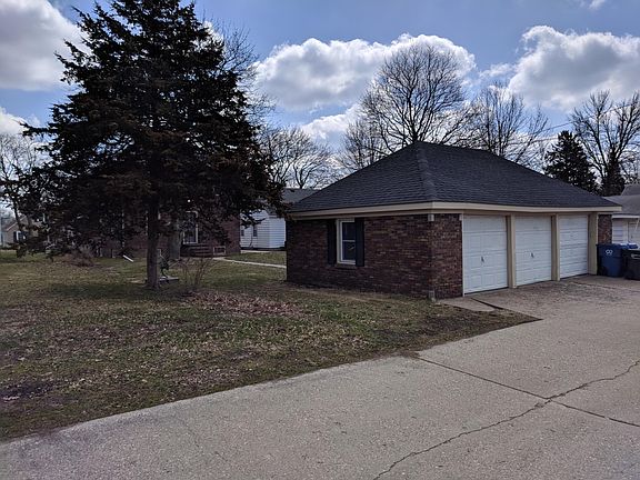 1-car garage with opener