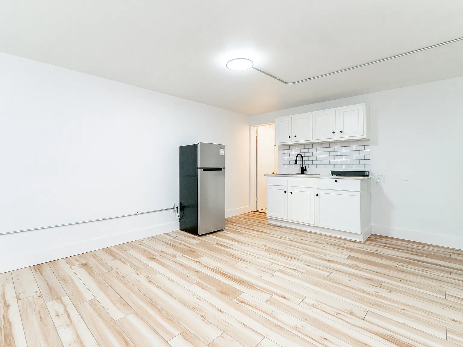 Studio, 300 sqft, $625 — Photo 2