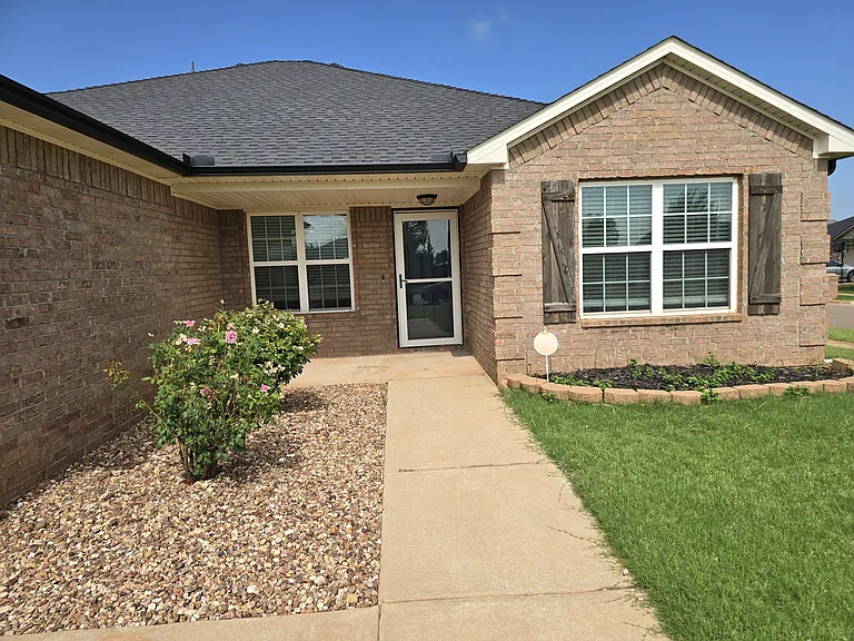 2701 Red Pine Cir — Photo 3