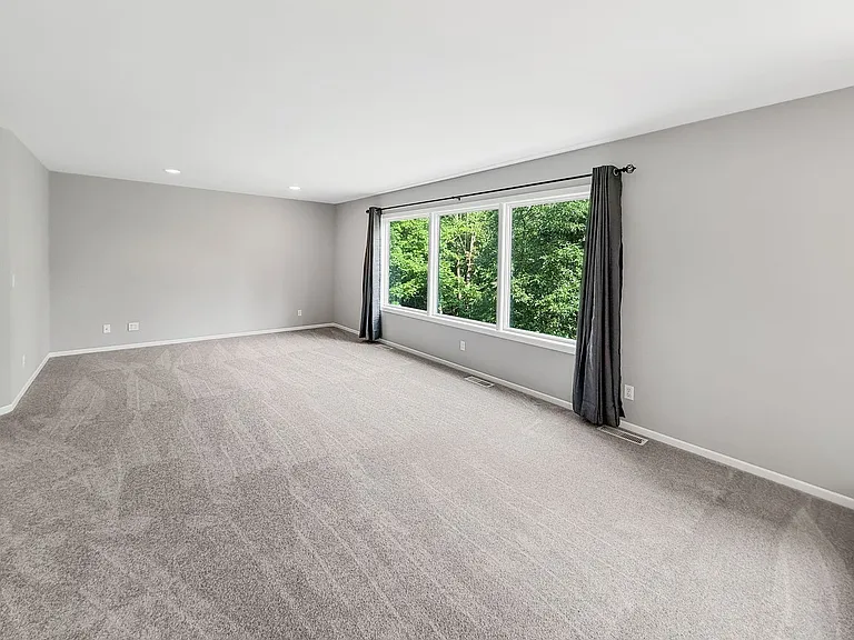 3200 Lakeside Dr — Photo 6