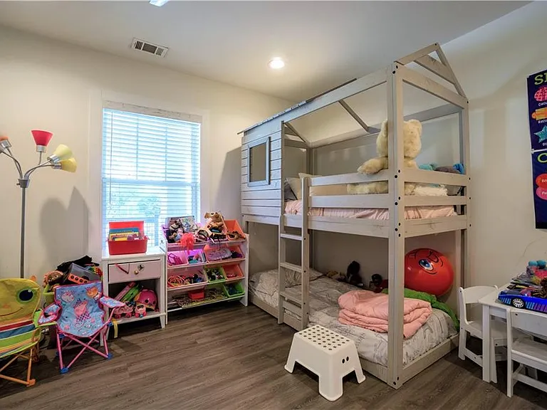 811 King Rd — Photo 15