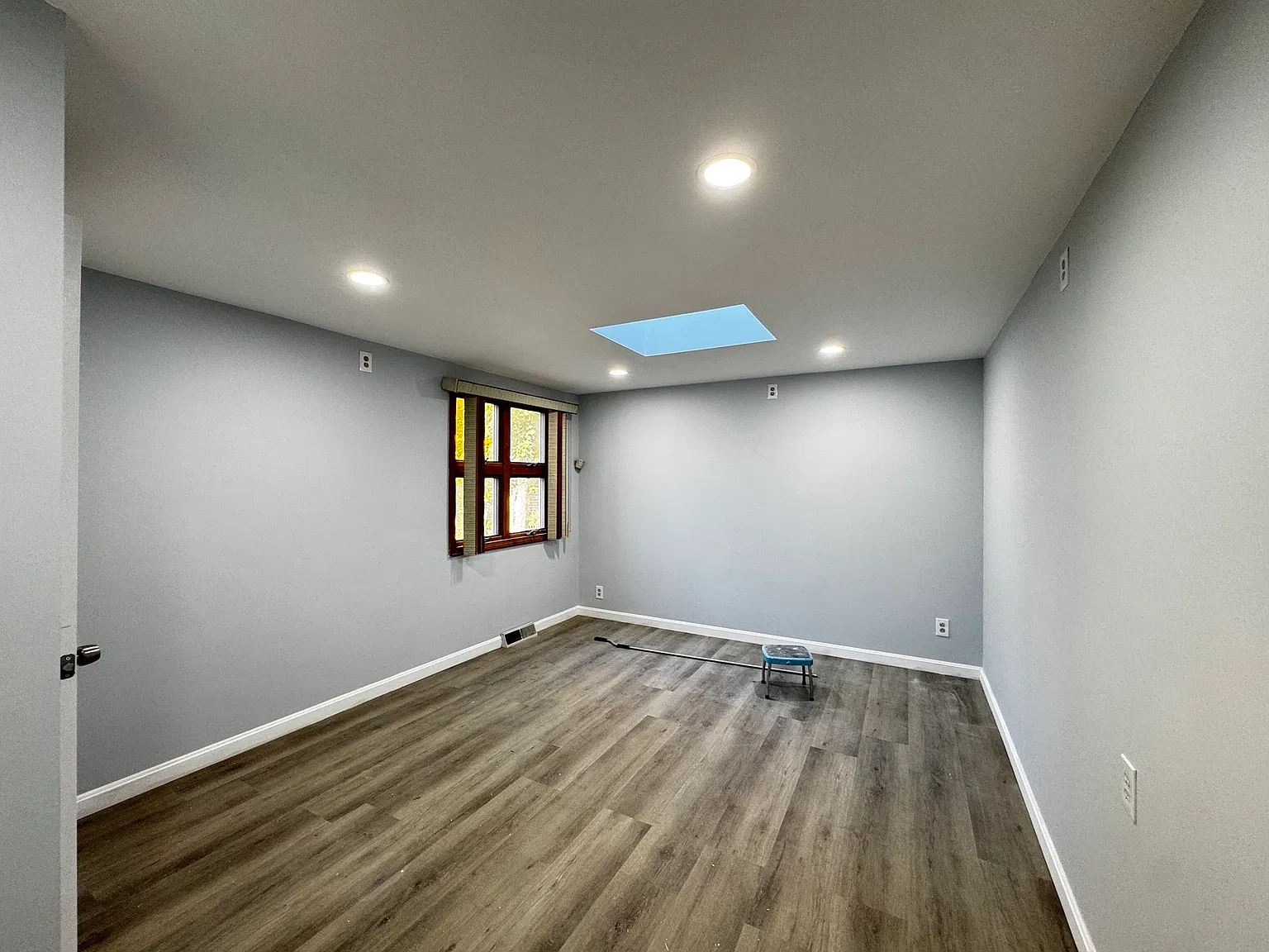 3 bed, 1.0 bath, 1200 sqft, $3,000 — Photo 4