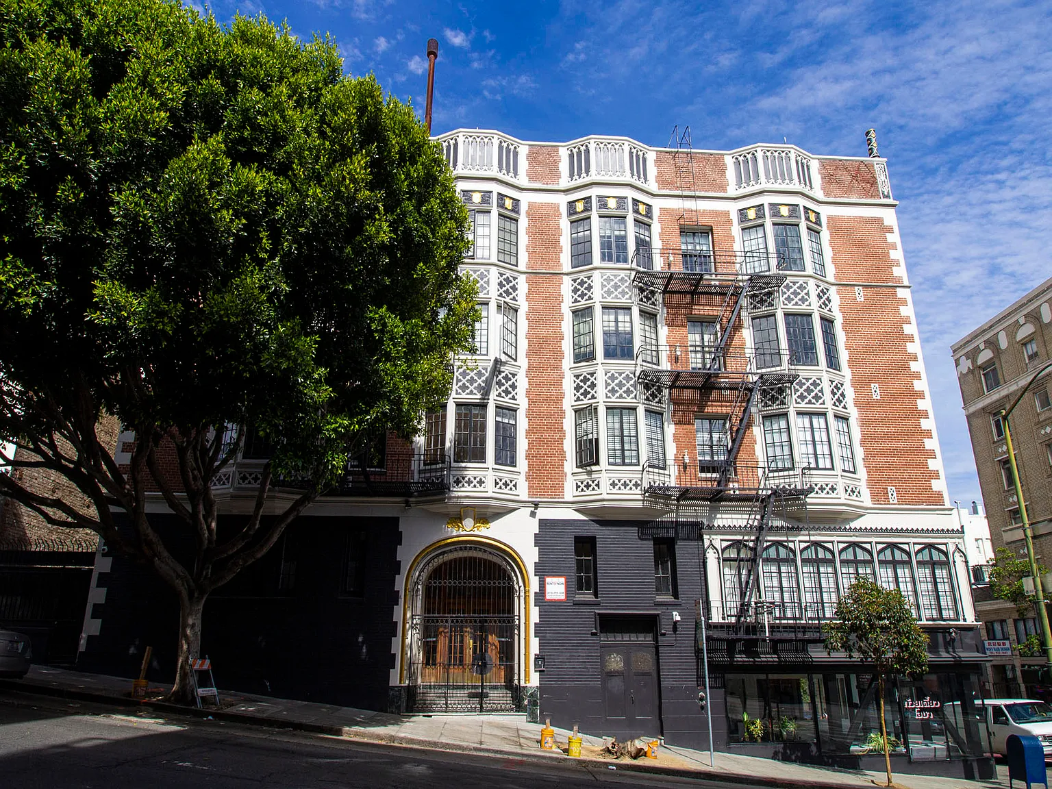 610 Leavenworth — Photo 1