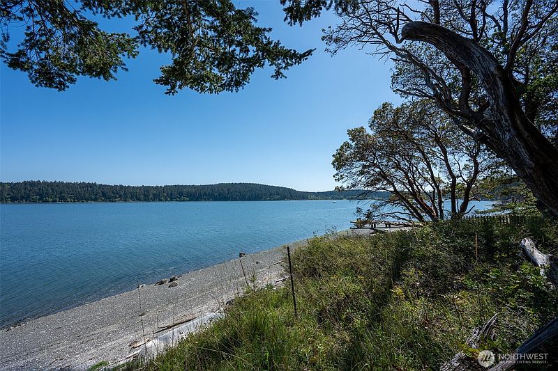 3rd image of 1484 Islandale Road