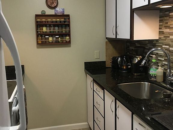 3rd image of 1004 Belmont Ave E #303