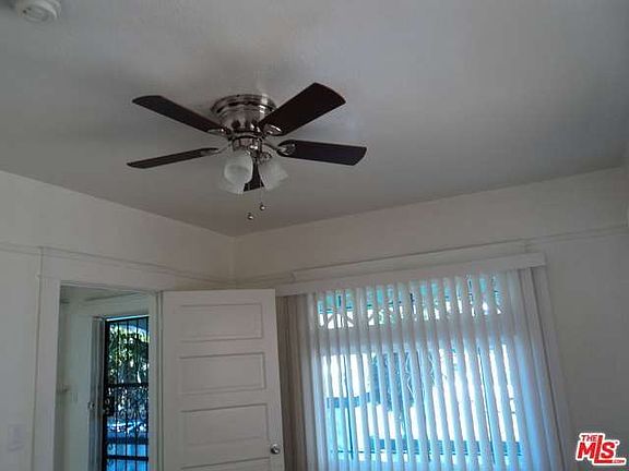 5th image of 920 W 55th St