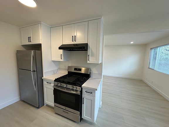 2nd image of 1924 Kent St #2
