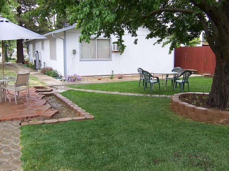 2nd image of 1104 Grand Ave