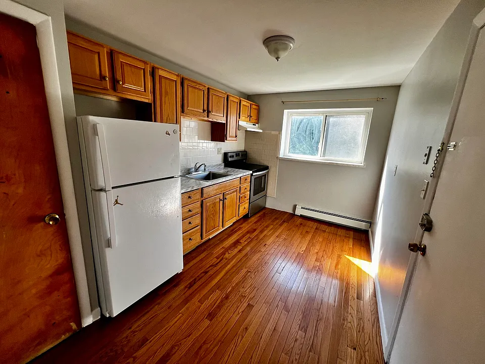 671 River St #1L