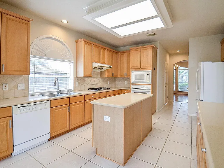 9403 Sundance Dr — Photo 7