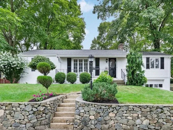 77 Cabot St, Waltham, MA 02453