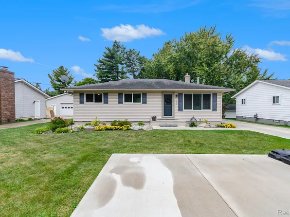 2375 Marwood Ave, Waterford, MI 48328