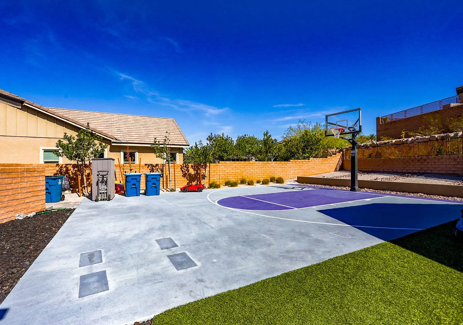 Single Story Pool Home In Reverence Guard Gated Community — Photo 3