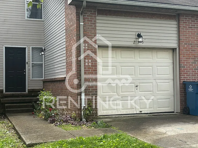 215 Peachtree Rd — Photo 1