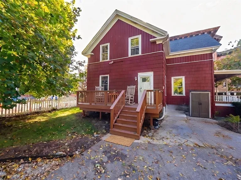 12 Adella Pl — Photo 3