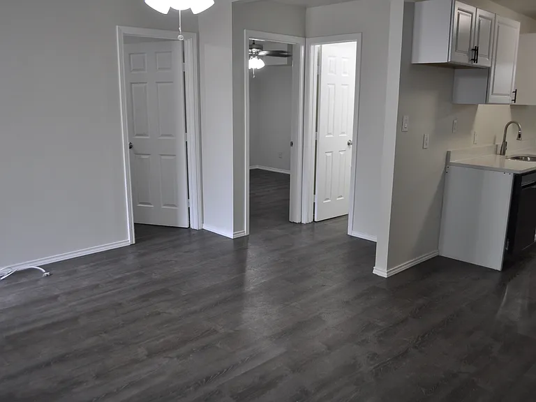 108 Hilltop Dr — Photo 4