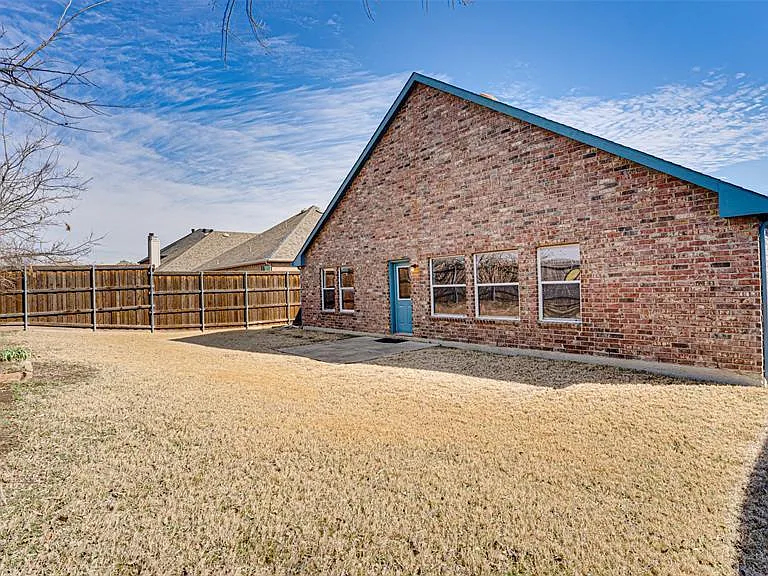 2624 Winterberry Ln — Photo 9