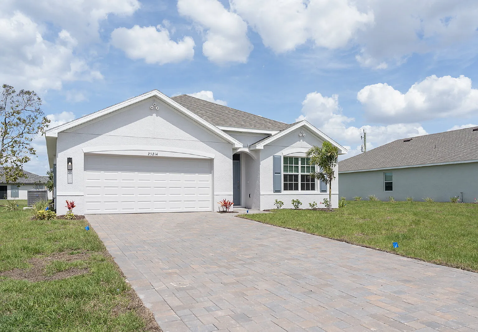 4 bed, 2.0 bath, 1828 sqft, $2,100 — Photo 2